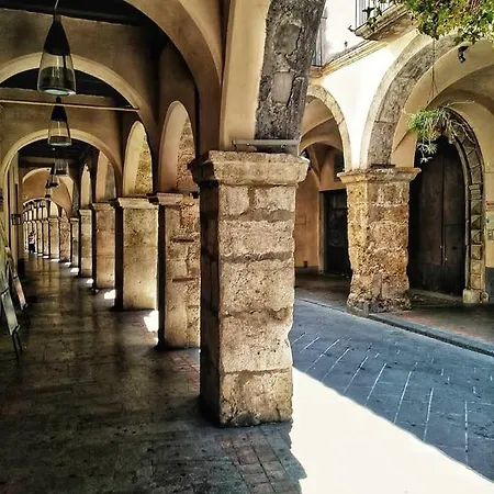 Alojamento de Acomodação e Pequeno-almoço Lulu' Lesuites Cava deʼ Tirreni